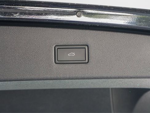 Used 2024 Volkswagen Tiguan SE image 30