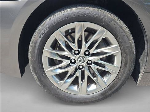 Used 2018 Lexus LS 500 w/ Interior Upgrade Package RWD image 26