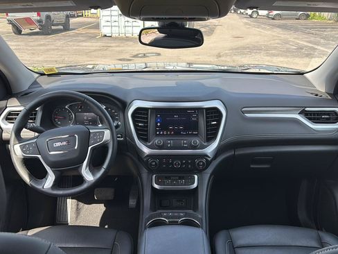 Used 2023 GMC Acadia SLT w/ LPO, Floor Liner Package AWD/4WD image 11