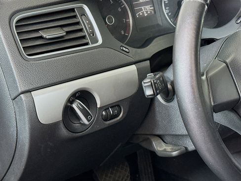 Used 2013 Volkswagen Jetta SE image 16