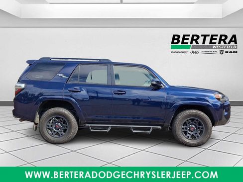 Used 2023 Toyota 4Runner TRD Off-Road Premium w/ Moonroof Package AWD/4WD image 7