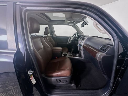 Used 2015 Toyota 4Runner Limited AWD/4WD image 30