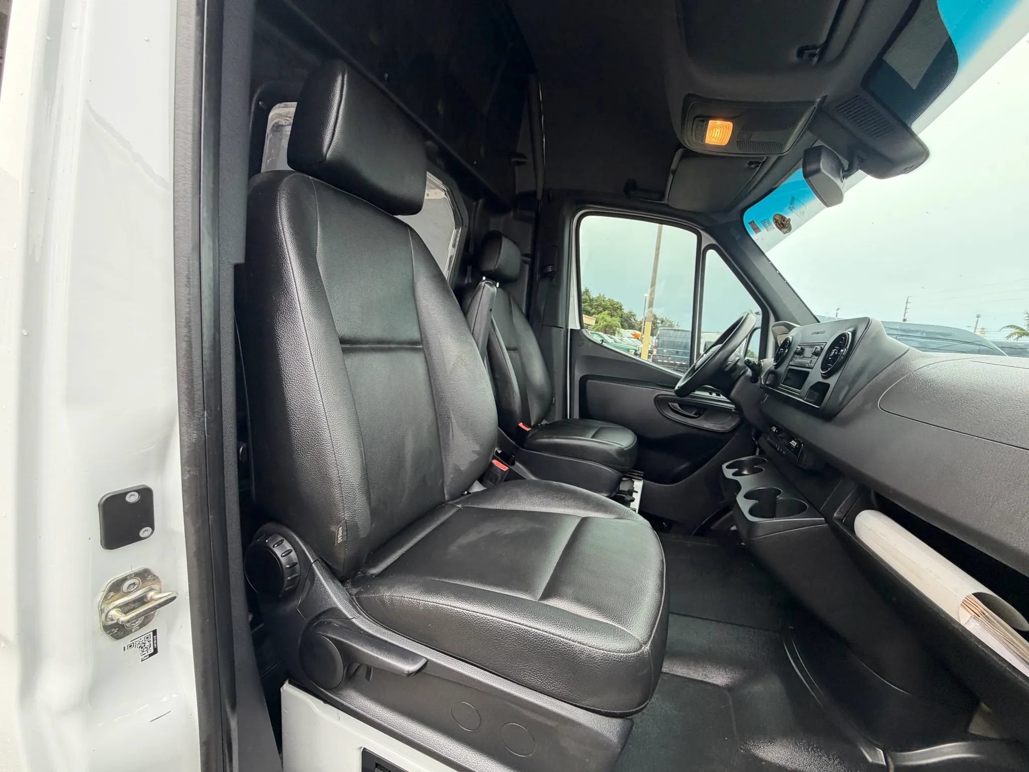 Used 2022 Mercedes-Benz Sprinter 2500 image 18