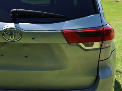 Used 2017 Toyota Highlander XLE image 41