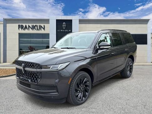 New 2026 Lincoln Navigator Reserve w/ Jet Appearance Package AWD/4WD image 3
