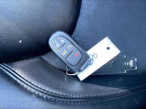 Used 2020 Jeep Cherokee Latitude Plus image 36