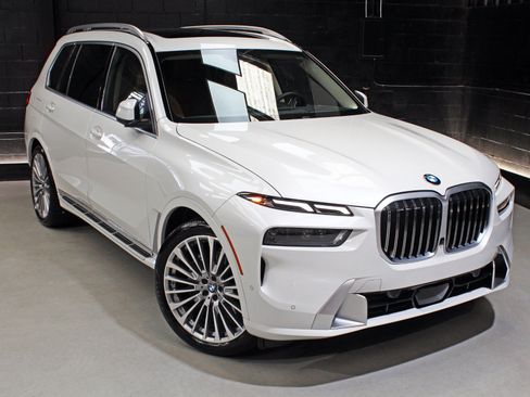 Used 2025 BMW X7 xDrive40i AWD/4WD image 7