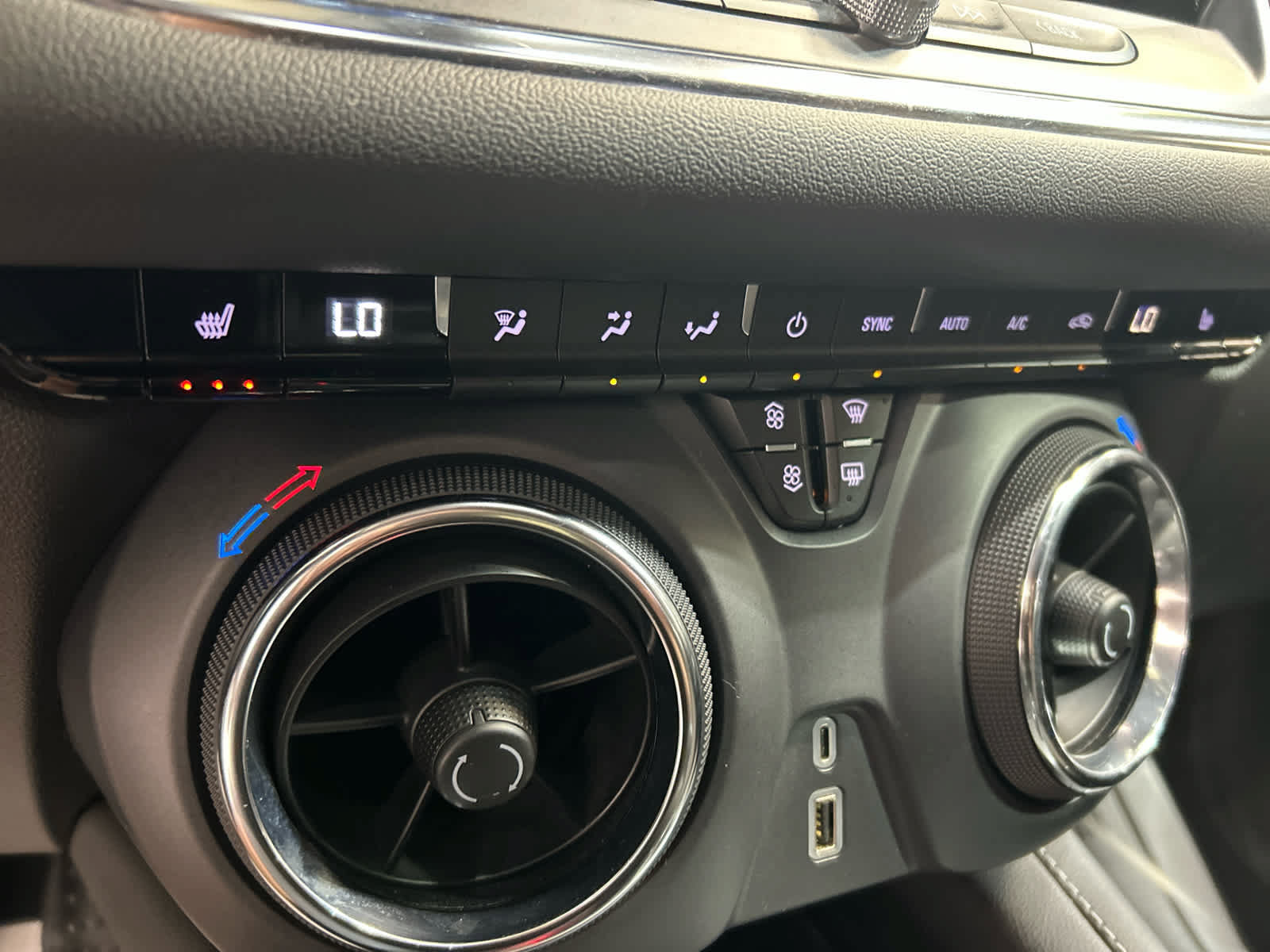 Used 2025 Chevrolet Blazer LT AWD/4WD image 6