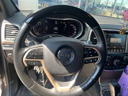 Used 2017 Jeep Grand Cherokee Overland w/ Jeep Active Safety Group AWD/4WD image 10