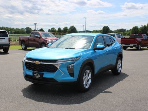New 2026 Chevrolet Trax LS w/ LS Convenience Package FWD image 4