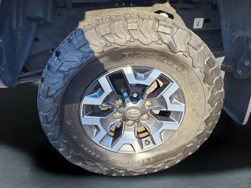 Used 2022 Toyota Tacoma TRD Off-Road image 10