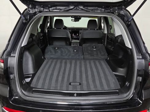 Used 2023 Jeep Grand Cherokee Laredo image 10