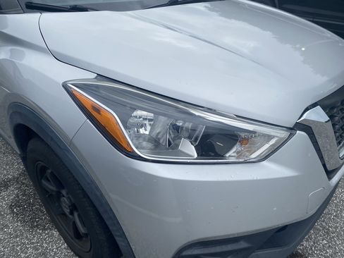 Used 2019 Nissan Kicks S FWD image 6