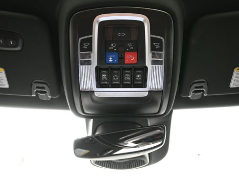 Used 2024 RAM 1500 Laramie AWD/4WD image 28