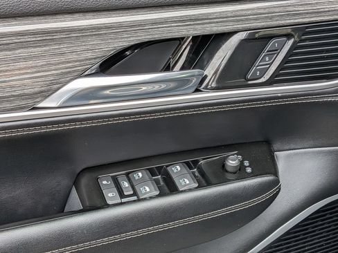 Used 2022 Jeep Wagoneer Series III AWD/4WD image 14