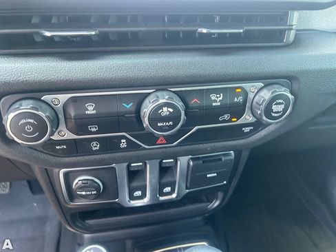 Certified 2025 Jeep Wrangler Sport AWD/4WD image 20