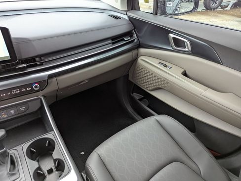 New 2026 Kia Carnival FWD image 16