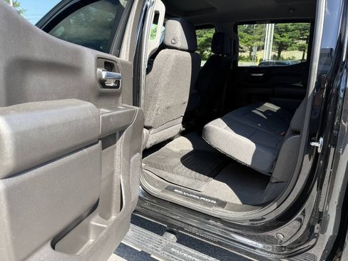 Used 2022 Chevrolet Silverado 1500 Custom AWD/4WD image 9