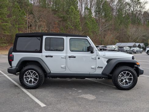 Used 2024 Jeep Wrangler Sport S image 10