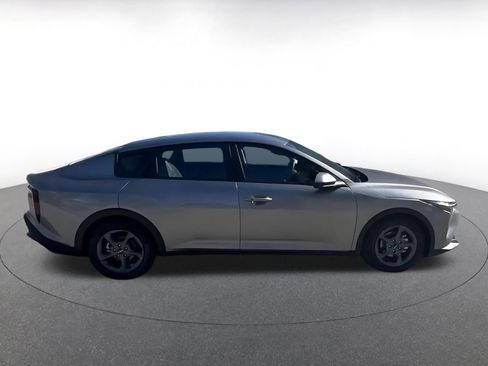 Used 2025 Kia K4 LXS image 16