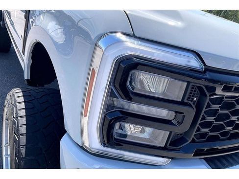 Used 2025 Ford F350 Lariat w/ Lariat Ultimate Package AWD/4WD image 30