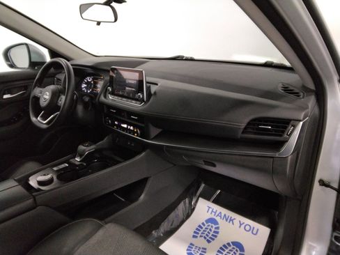 Used 2024 Nissan Rogue SV image 39