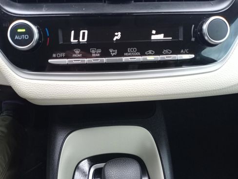 Used 2025 Toyota Corolla LE w/ Convenience Package image 17