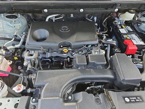 Used 2022 Toyota RAV4 XLE w/ Convenience Package FWD image 32