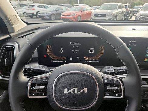 New 2025 Kia Sorento S image 7