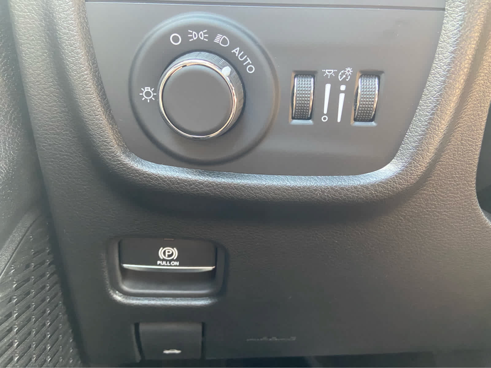Used 2024 Jeep Grand Cherokee L Altitude AWD/4WD image 40