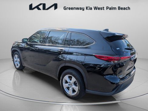 Used 2021 Toyota Highlander LE image 5