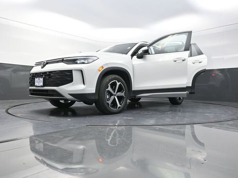 New 2026 Volkswagen Tiguan SE image 31