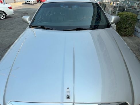 Used 2009 Lincoln Town Car Signature Limited RWD image 24