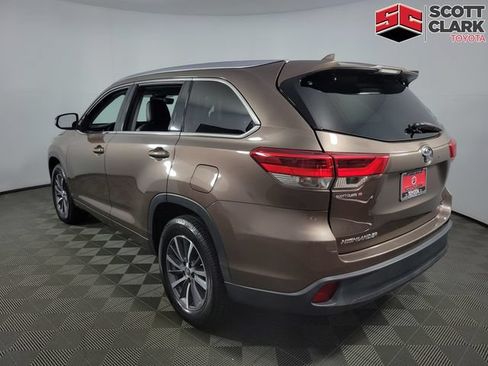 Used 2017 Toyota Highlander XLE FWD image 5