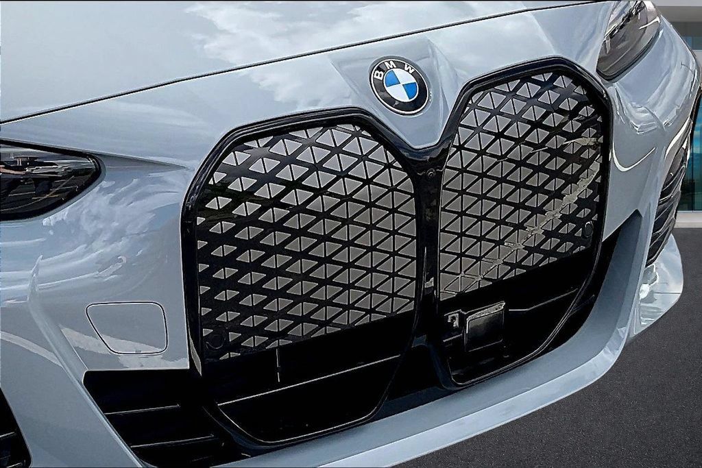 Used 2026 BMW i4 xDrive40i w/ M Sport Package AWD/4WD image 32