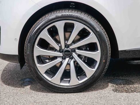 New 2026 Land Rover Range Rover SE AWD/4WD image 9