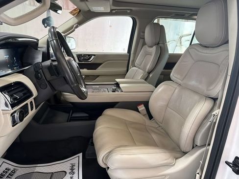 Used 2019 Lincoln Navigator Reserve AWD/4WD image 11