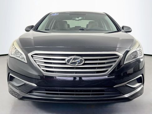 Used 2017 Hyundai Sonata SE image 2