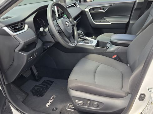 Used 2024 Toyota RAV4 XLE AWD/4WD image 13