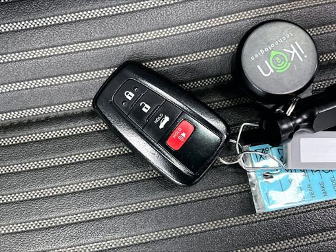 Certified 2021 Toyota Camry SE w/ Convenience Package image 28