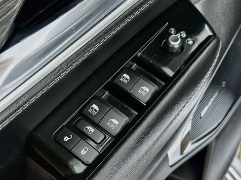 Used 2022 Jeep Wagoneer Series III w/ Premium Group I AWD/4WD image 18