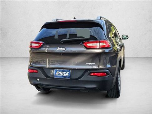 Used 2017 Jeep Cherokee Latitude image 5