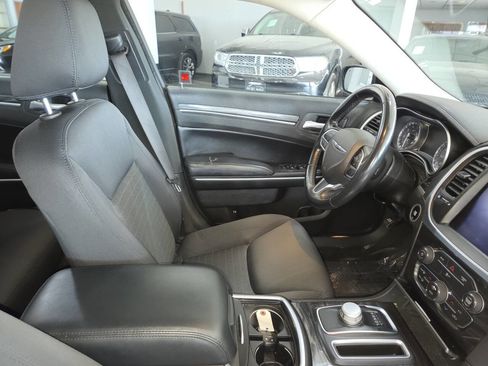 Used 2022 Chrysler 300 Touring w/ Sport Appearance Package RWD image 28