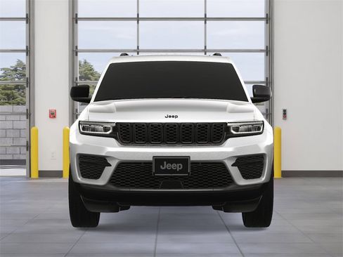 New 2025 Jeep Grand Cherokee Altitude image 7