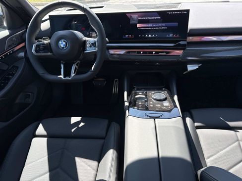 New 2026 BMW 550e xDrive w/ Premium Package AWD/4WD image 17