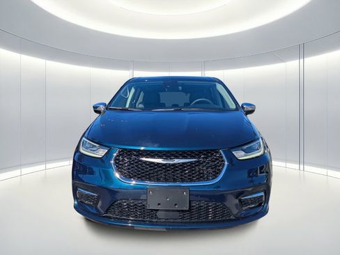 Used 2023 Chrysler Pacifica Limited image 9