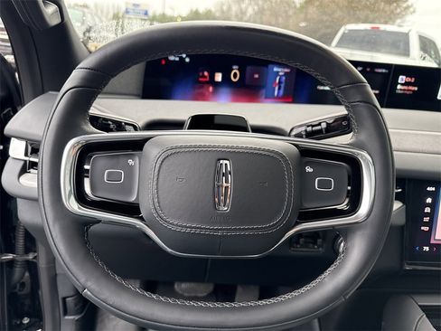 Used 2025 Lincoln Navigator L Reserve w/ Jet Appearance Package image 26