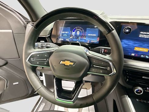 New 2026 Chevrolet Suburban Premier AWD/4WD image 11