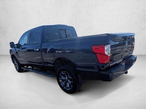 Used 2018 Nissan Titan SV w/ SV Convenience Package image 8