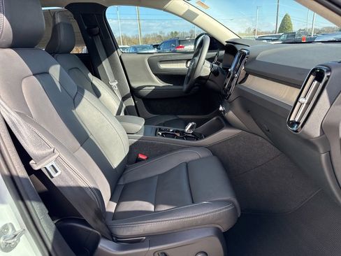 Used 2024 Volvo XC40 B5 Plus w/ Climate Package image 36